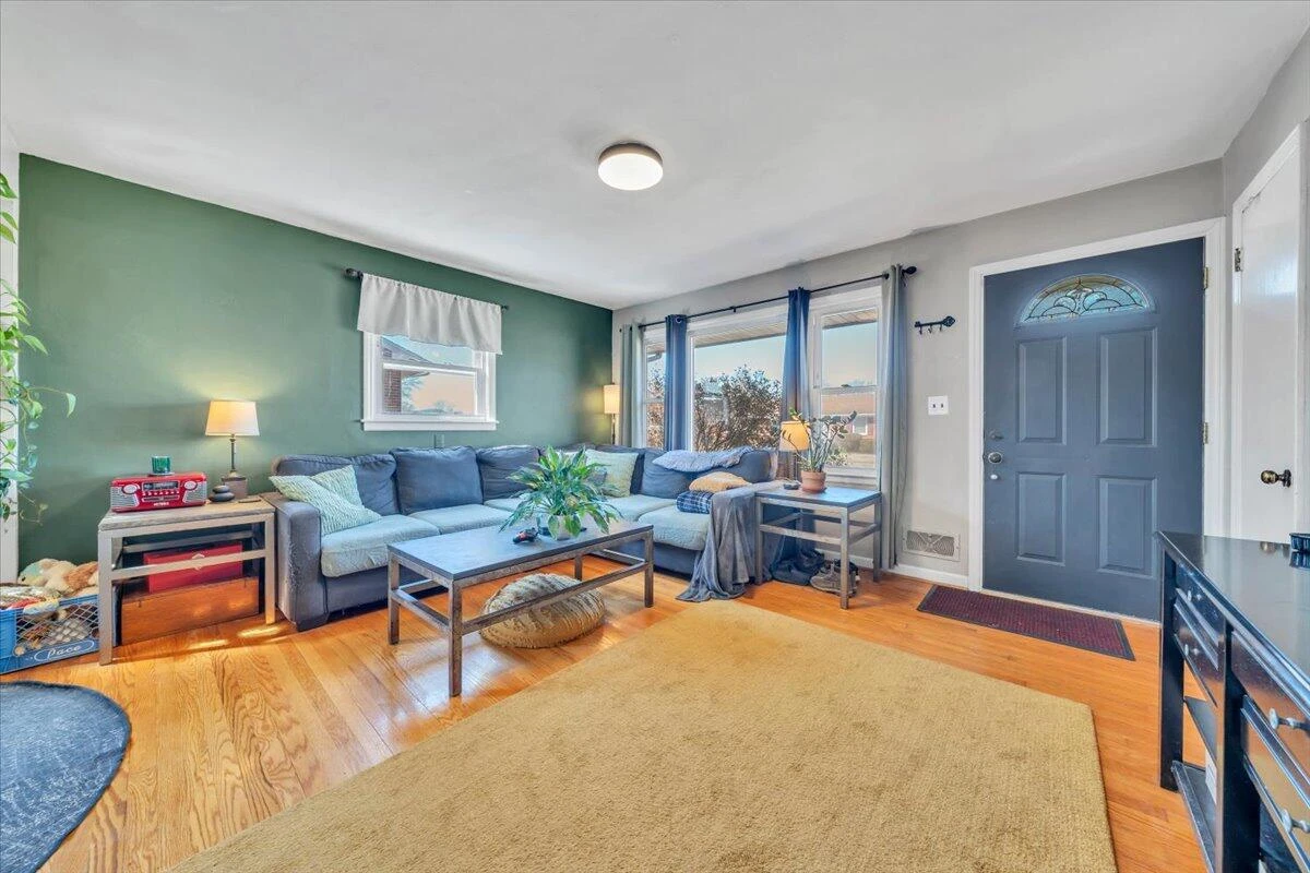 139 Hurst AVE - Photo 10