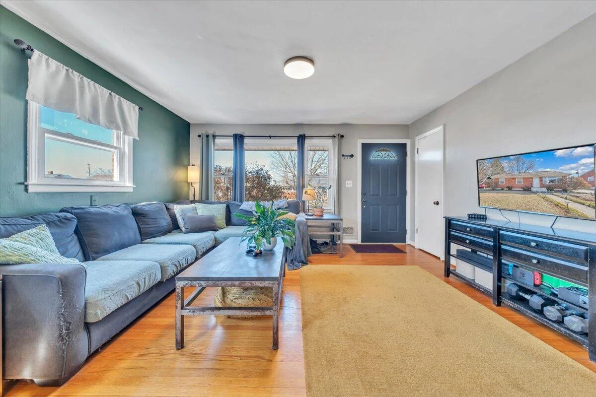 139 Hurst AVE - Photo 11