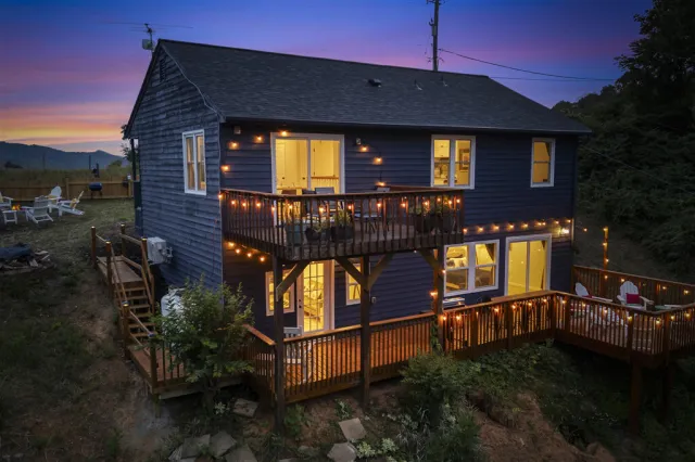 1039 Fosters Knob RD, Blue Ridge, VA, 24064