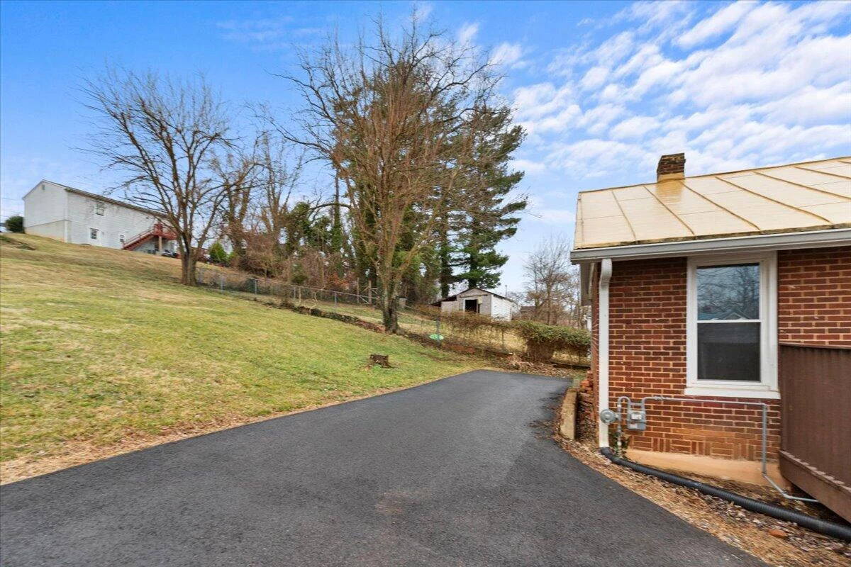 453 Dale AVE - Photo 9