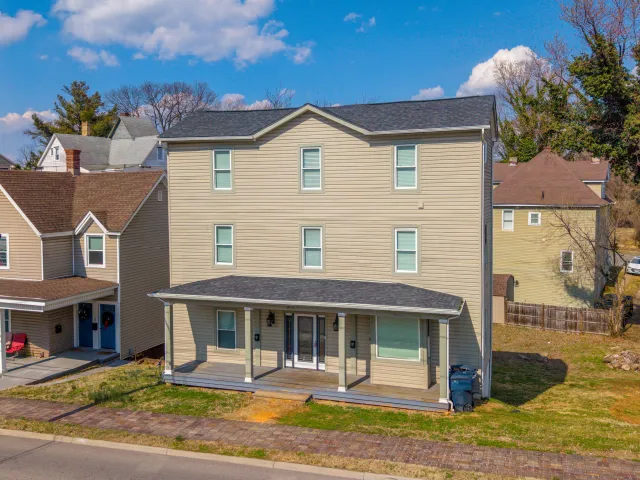 819 Campbell AVE