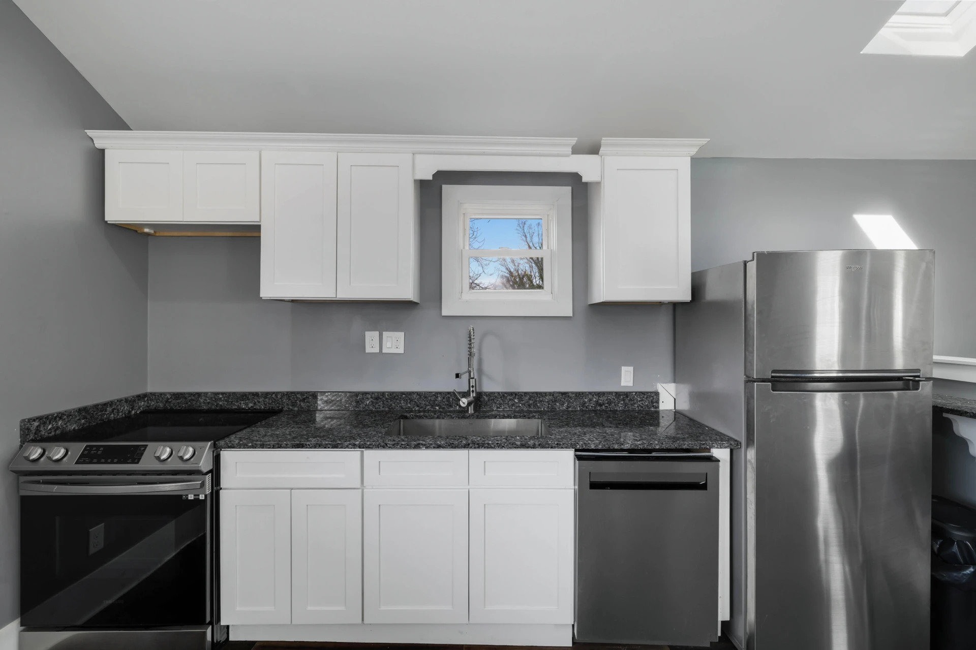 819 Campbell AVE - Photo 14
