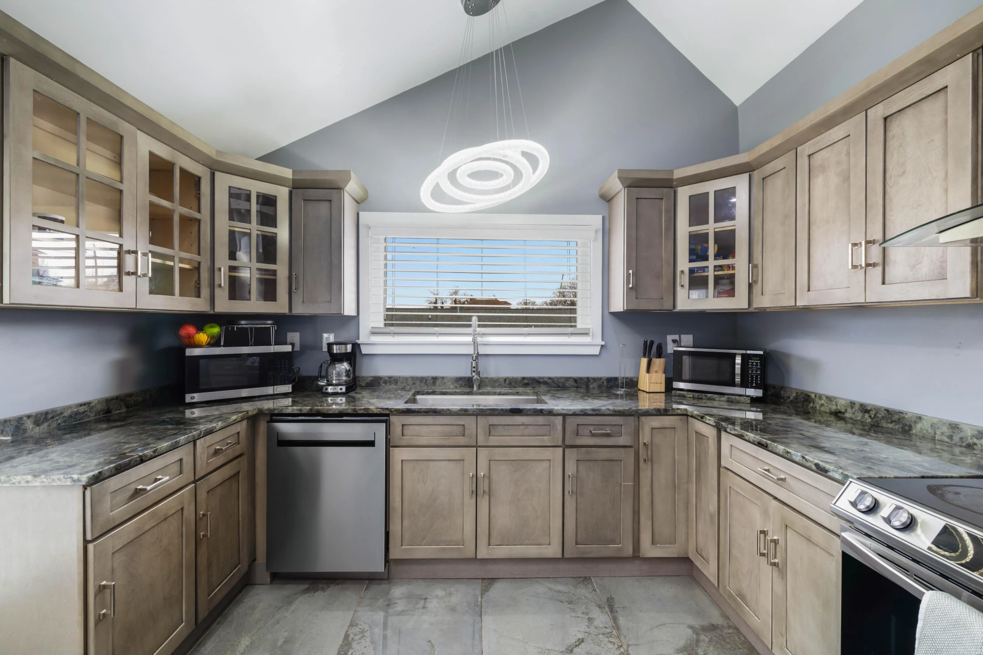819 Campbell AVE - Photo 4