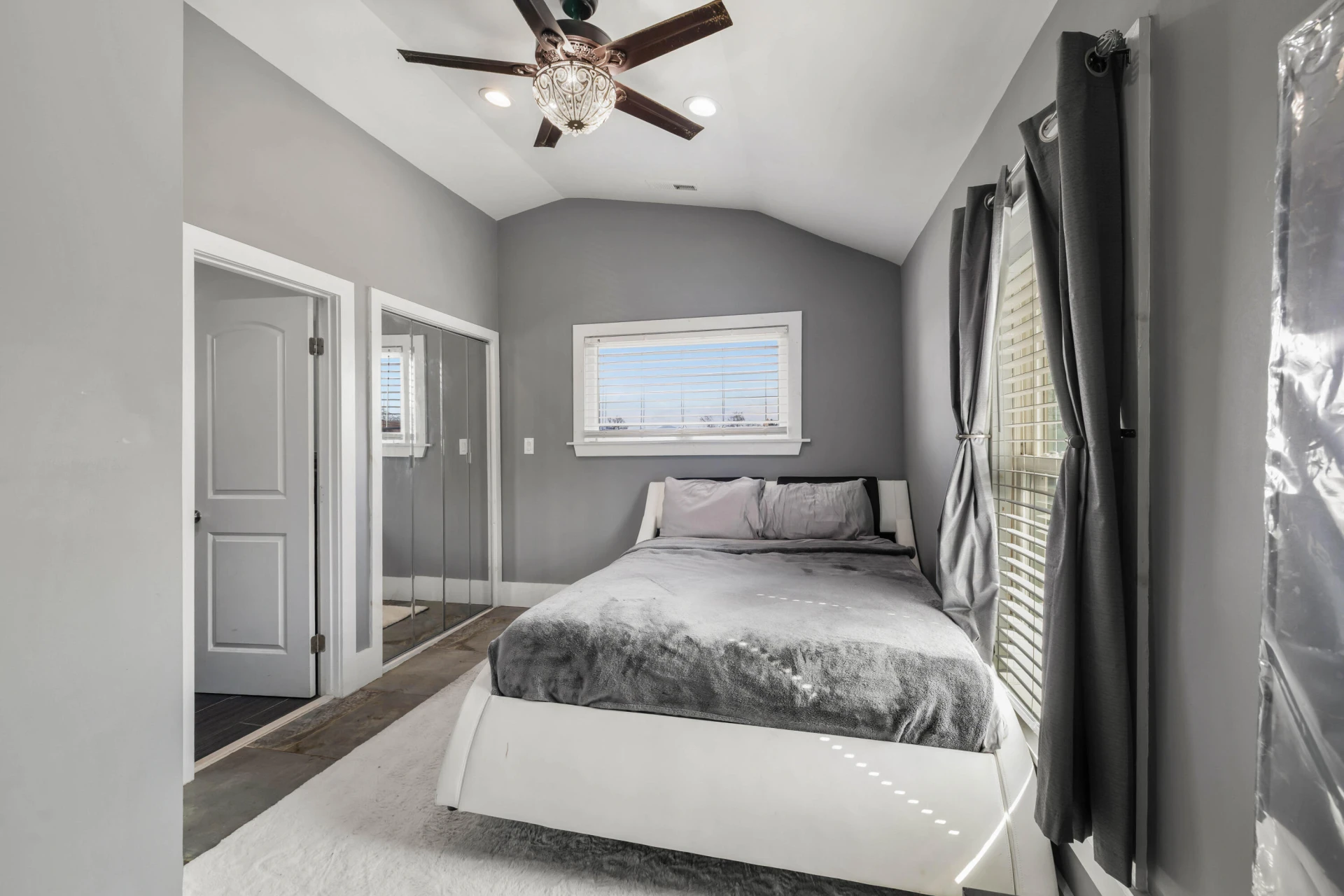 819 Campbell AVE - Photo 8