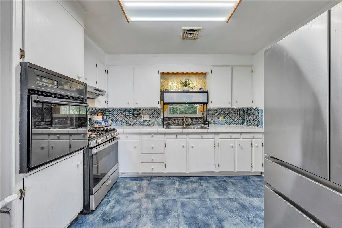 3417 Crittendon AVE - Photo 10