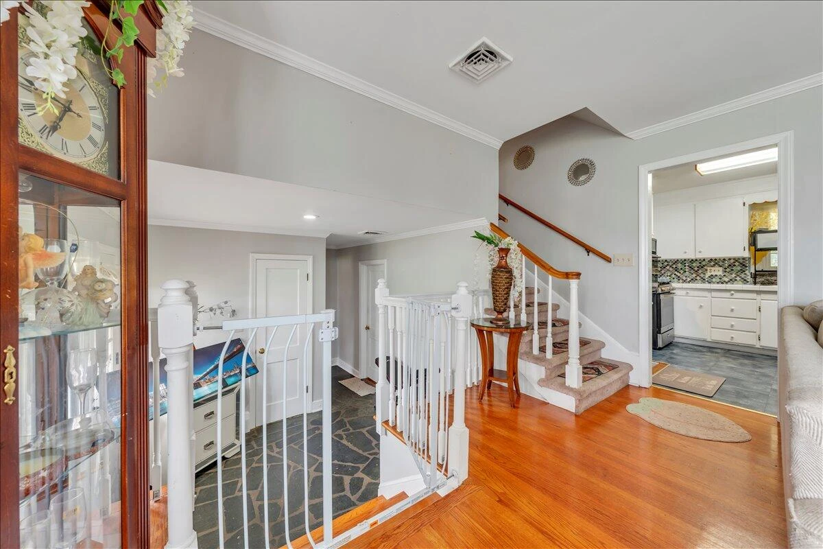 3417 Crittendon AVE - Photo 11