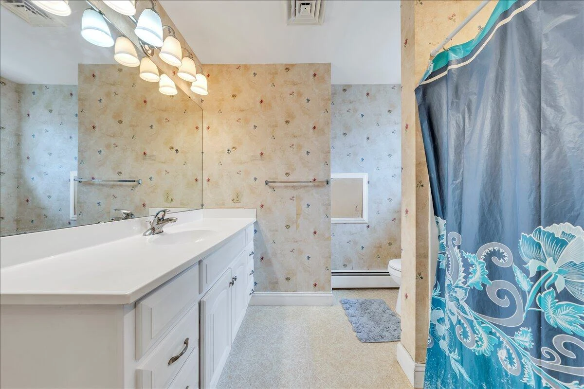 3417 Crittendon AVE - Photo 16