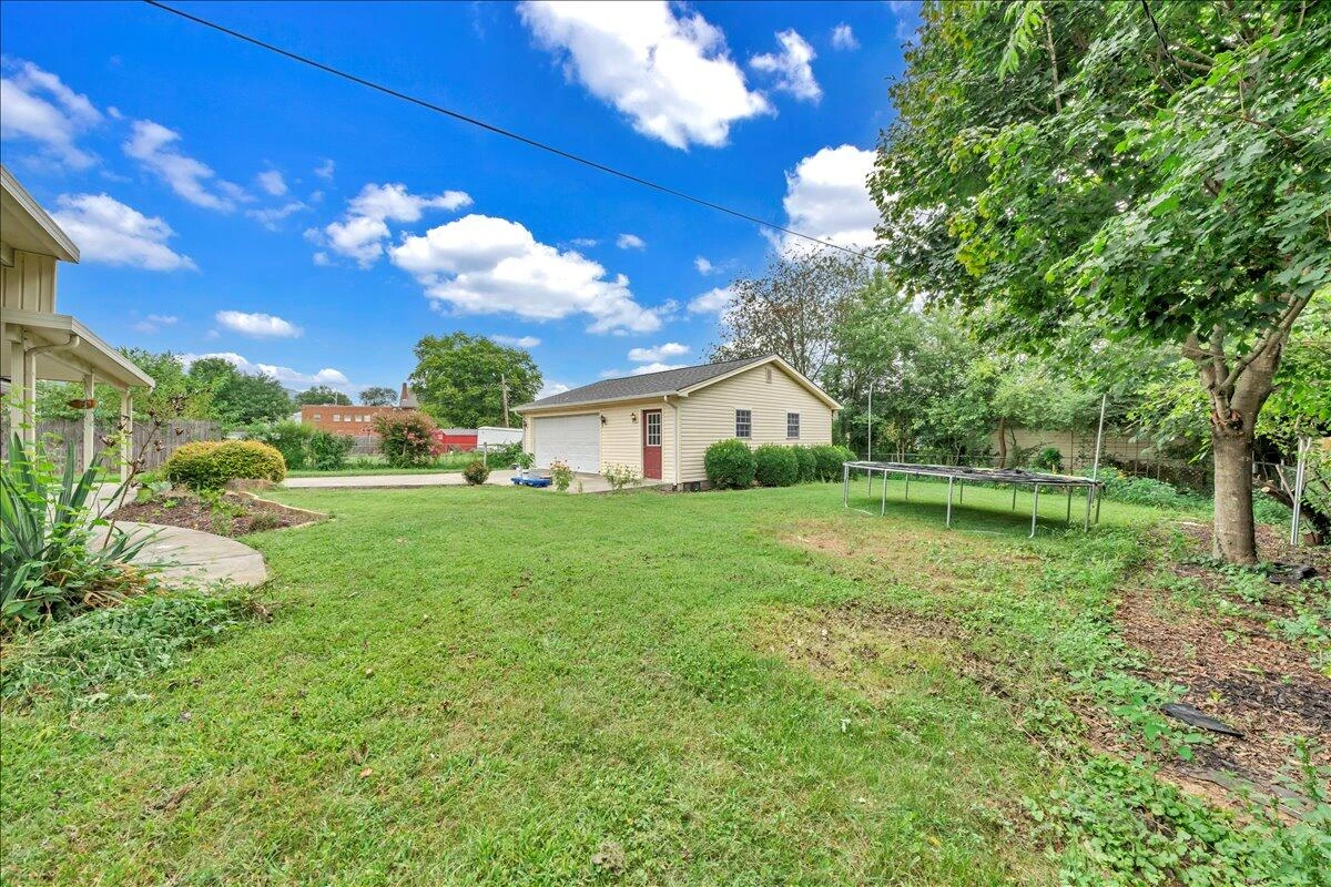 3417 Crittendon AVE - Photo 20