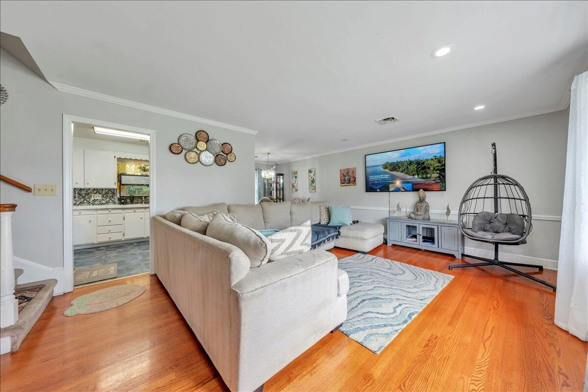 3417 Crittendon AVE - Photo 6