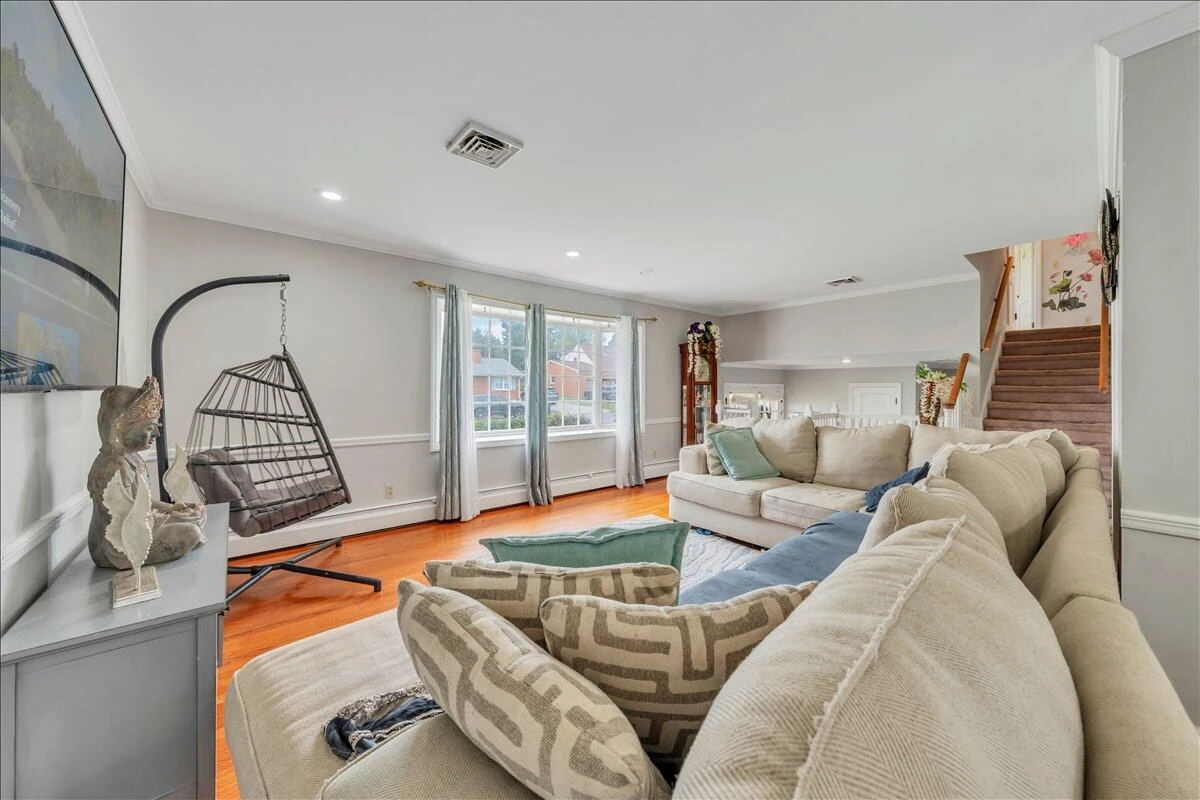 3417 Crittendon AVE - Photo 8