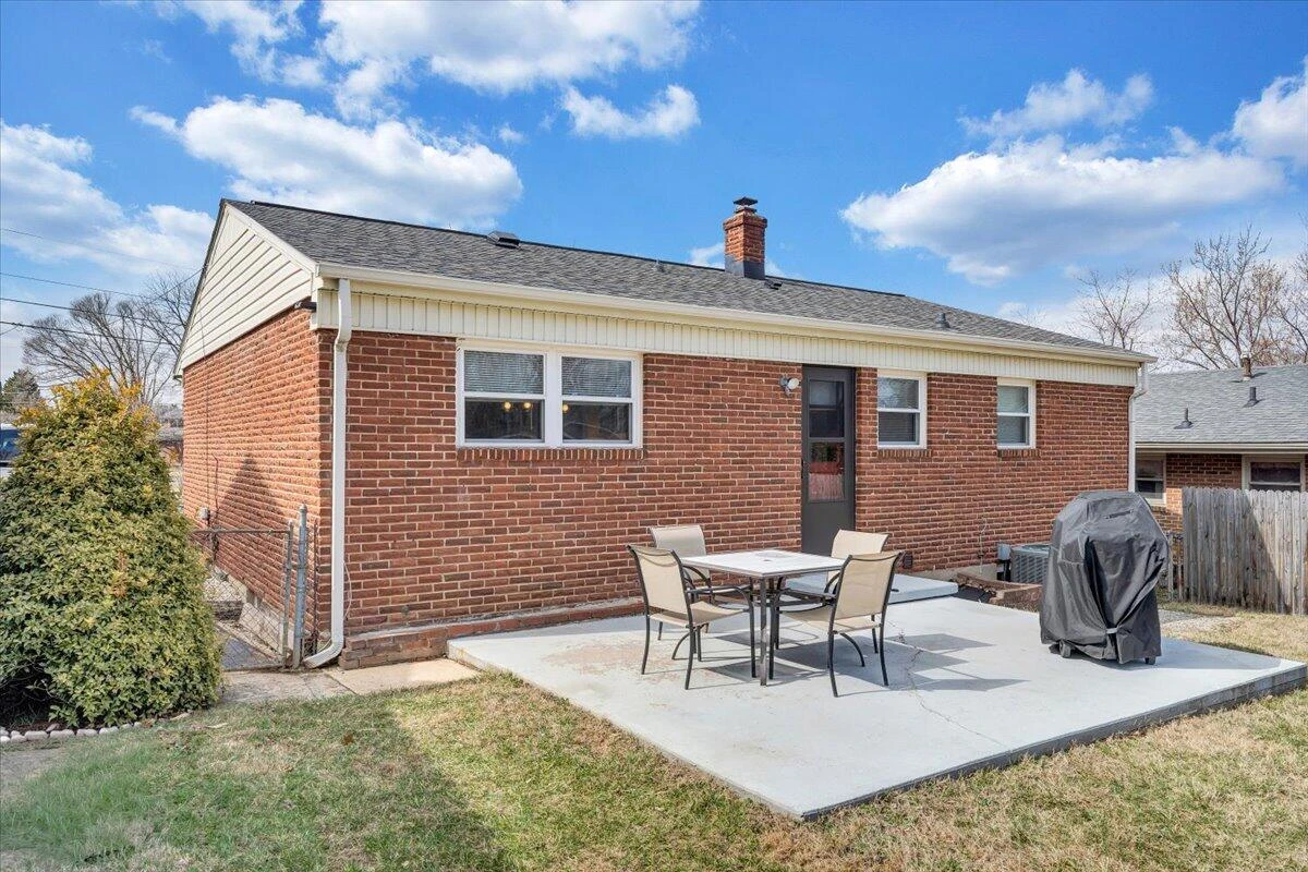 2241 Byrd AVE - Photo 32