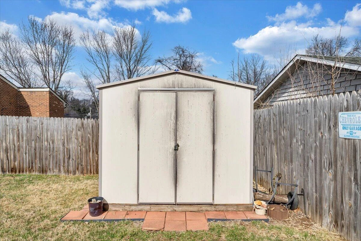 2241 Byrd AVE - Photo 36
