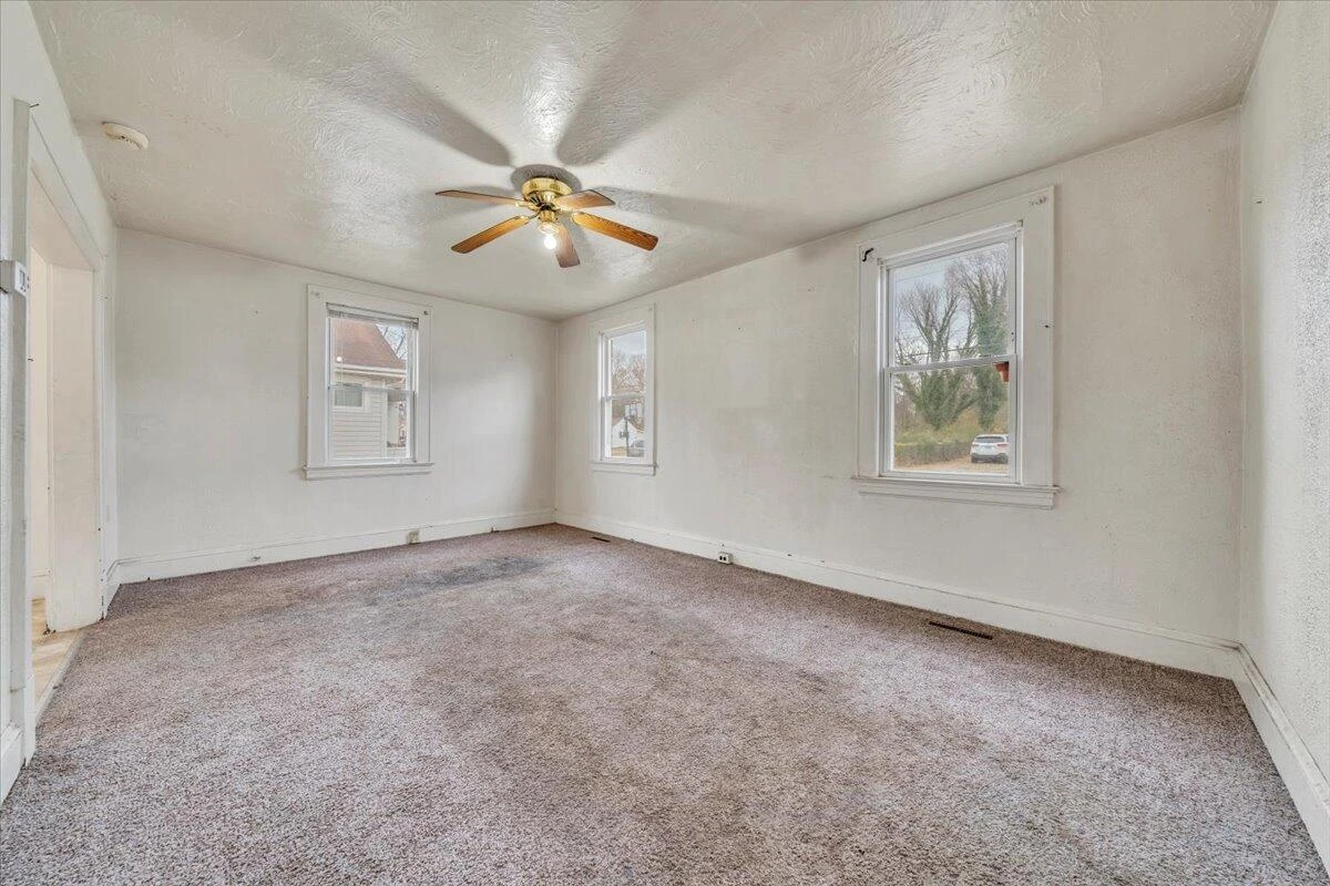 2810 Courtland RD - Photo 4