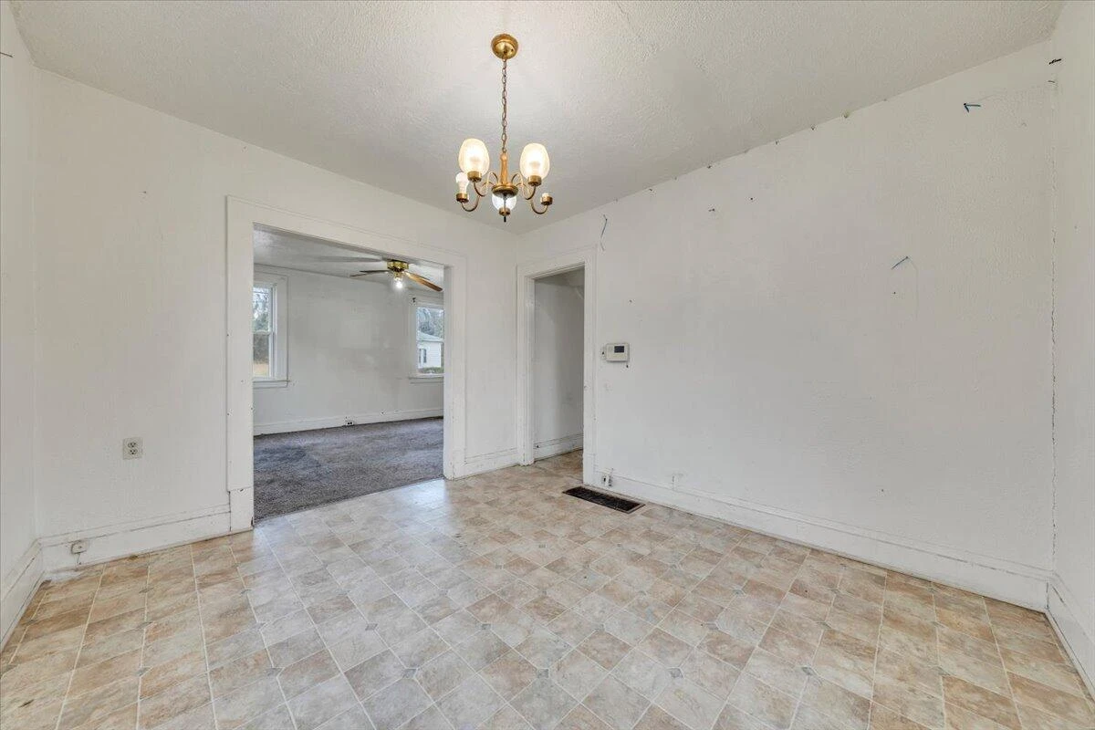 2810 Courtland RD - Photo 6