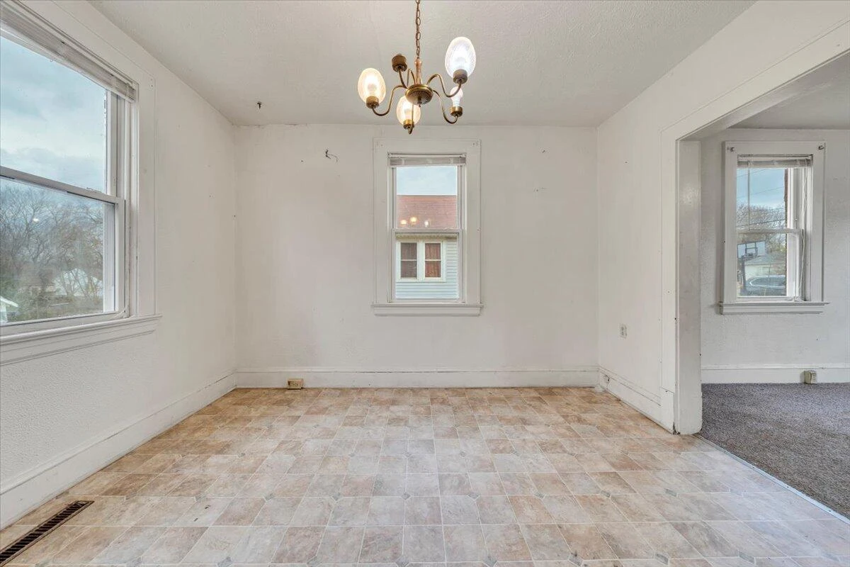 2810 Courtland RD - Photo 7