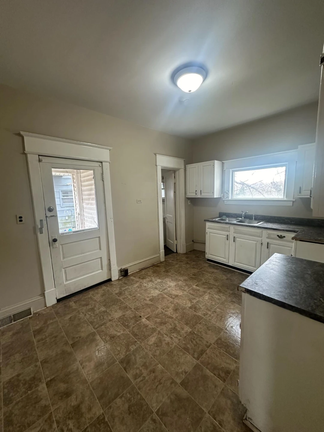 540 Allison AVE - Photo 9