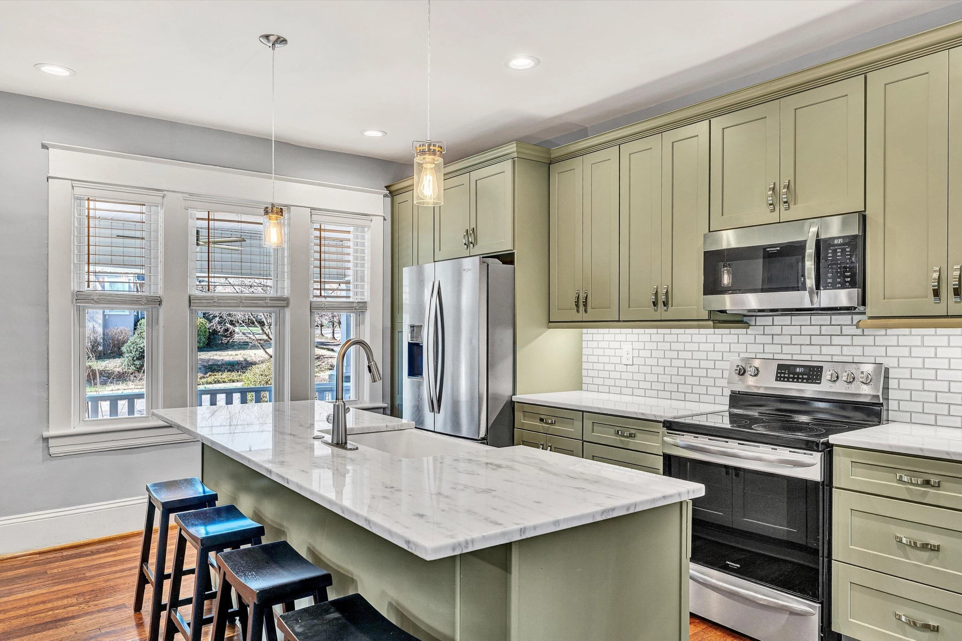 2031 Sherwood AVE - Photo 8