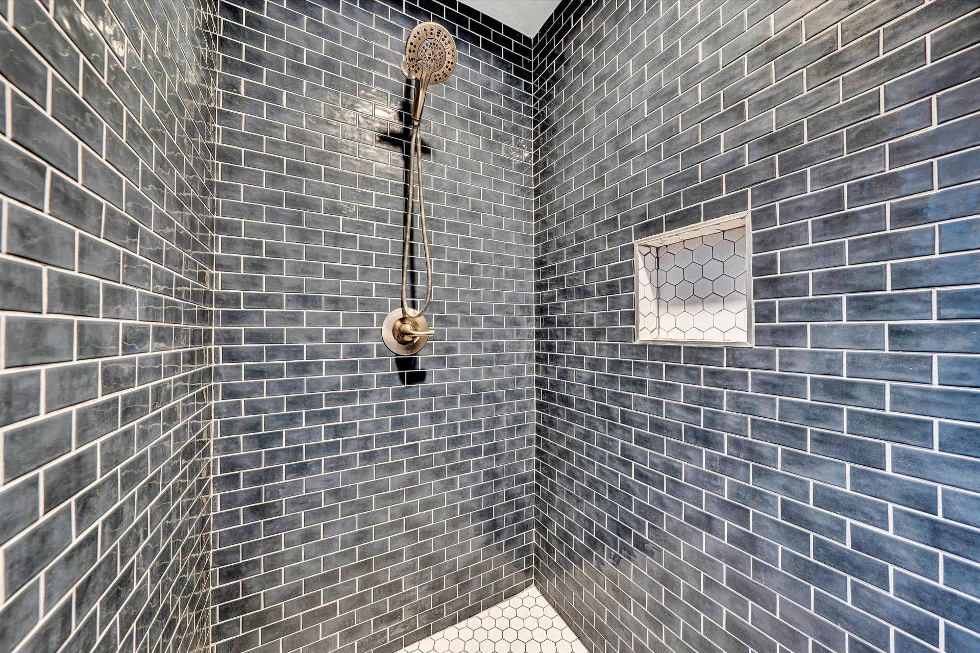 2031 Sherwood AVE - Photo 9