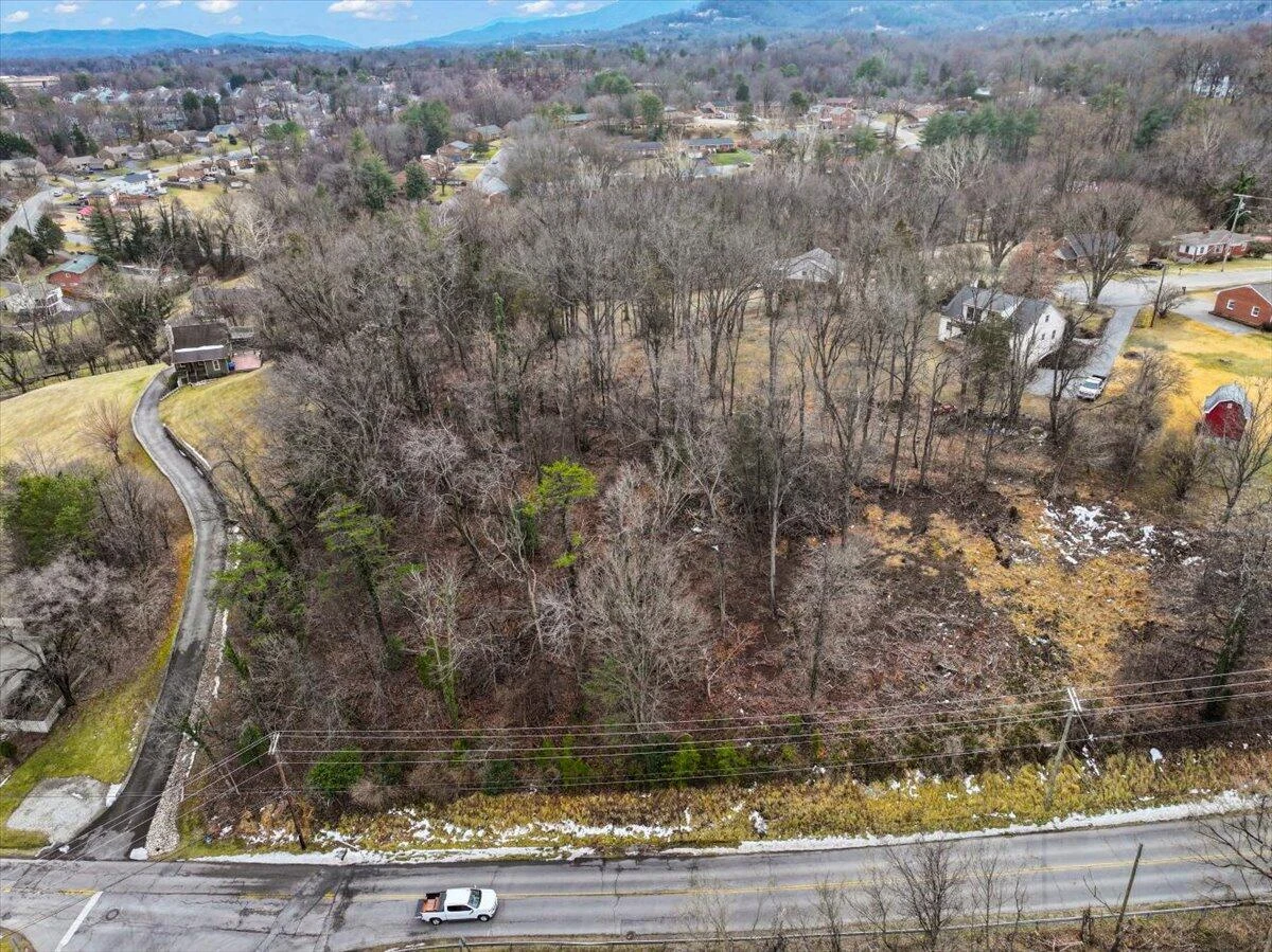 916 Homestead DR