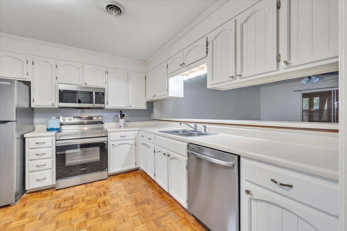 435 Burwell ST - Photo 10