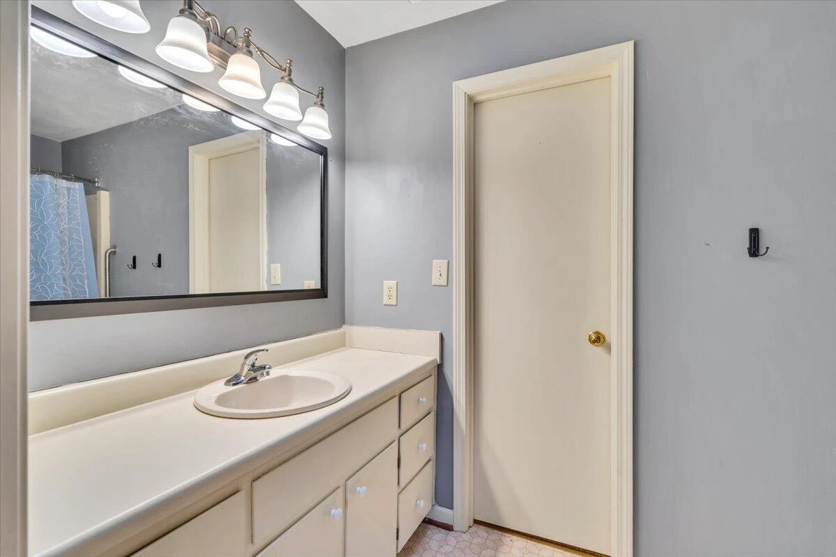 435 Burwell ST - Photo 22