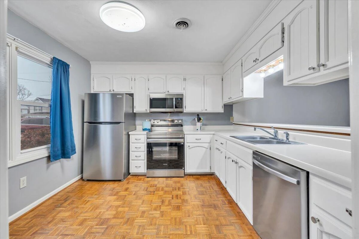 435 Burwell ST - Photo 4