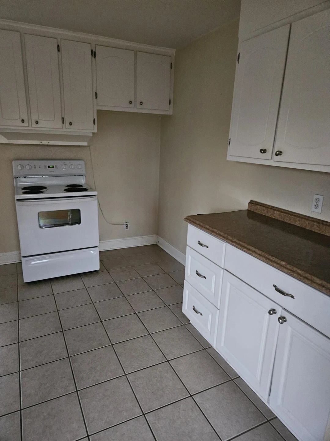 2718 Meadowview DR - Photo 2