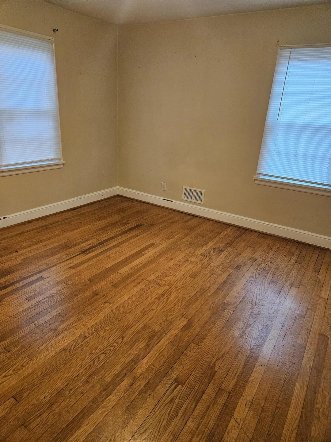 2718 Meadowview DR - Photo 7