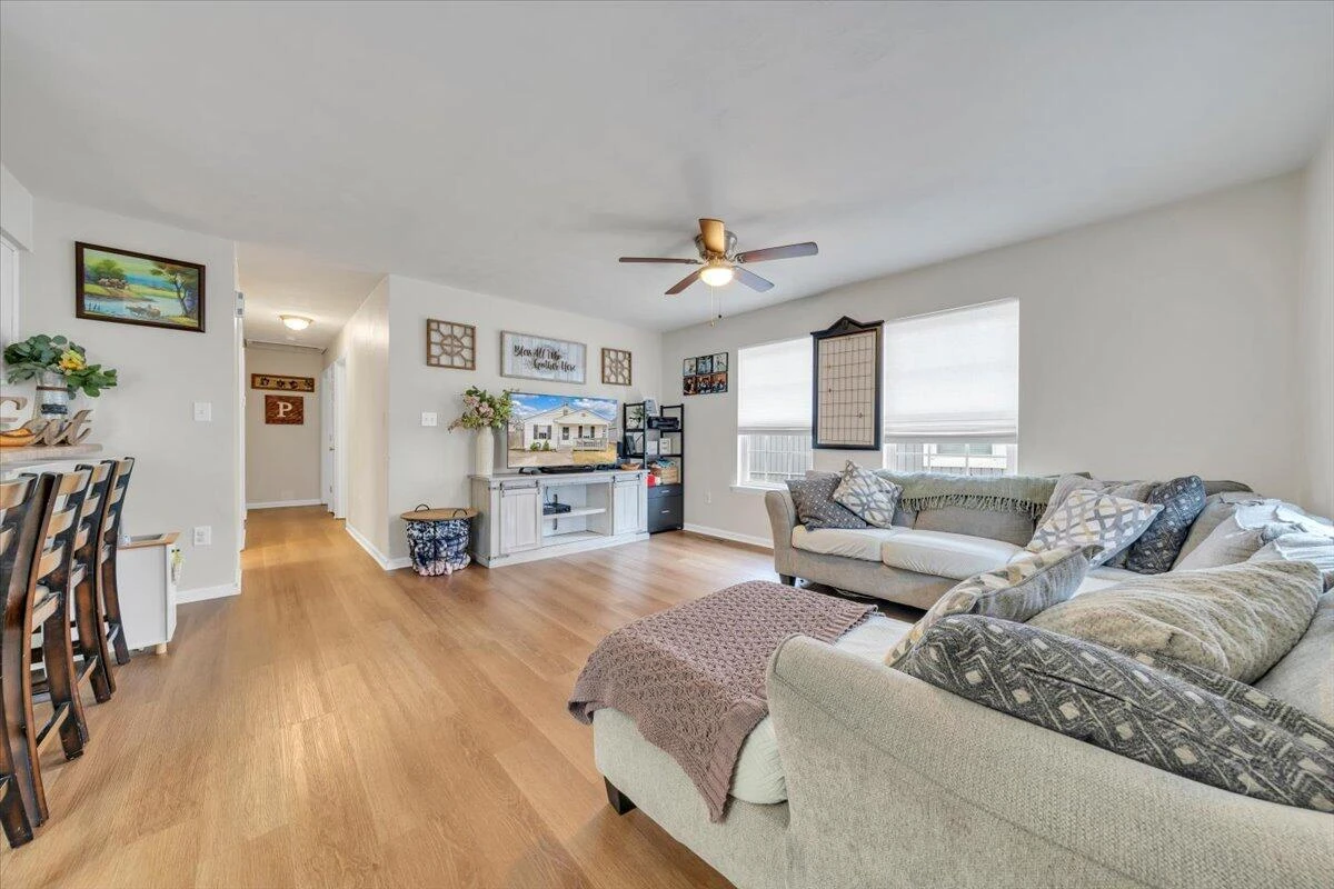 920 Mohawk AVE - Photo 3