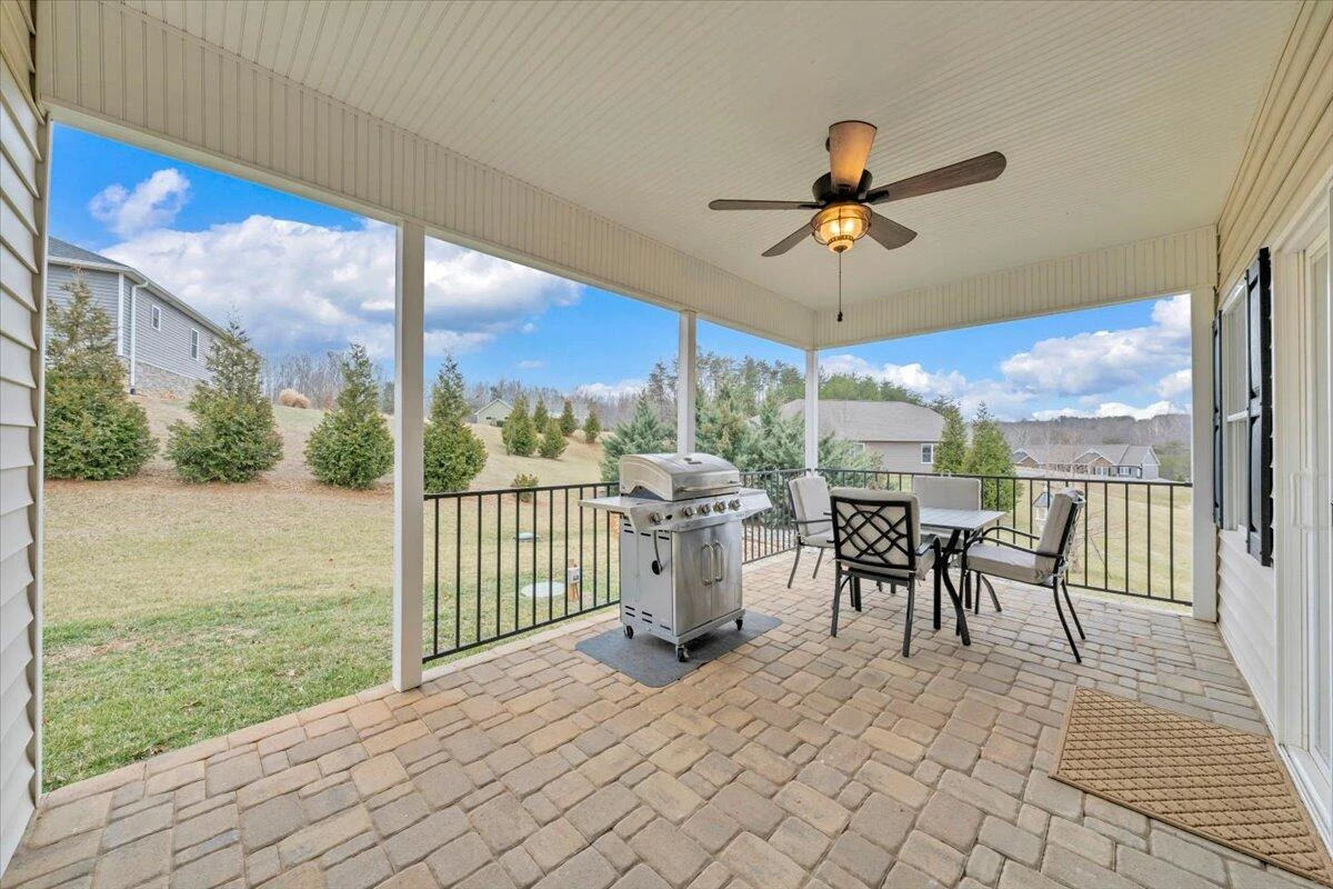 341 Bermuda DR - Photo 14