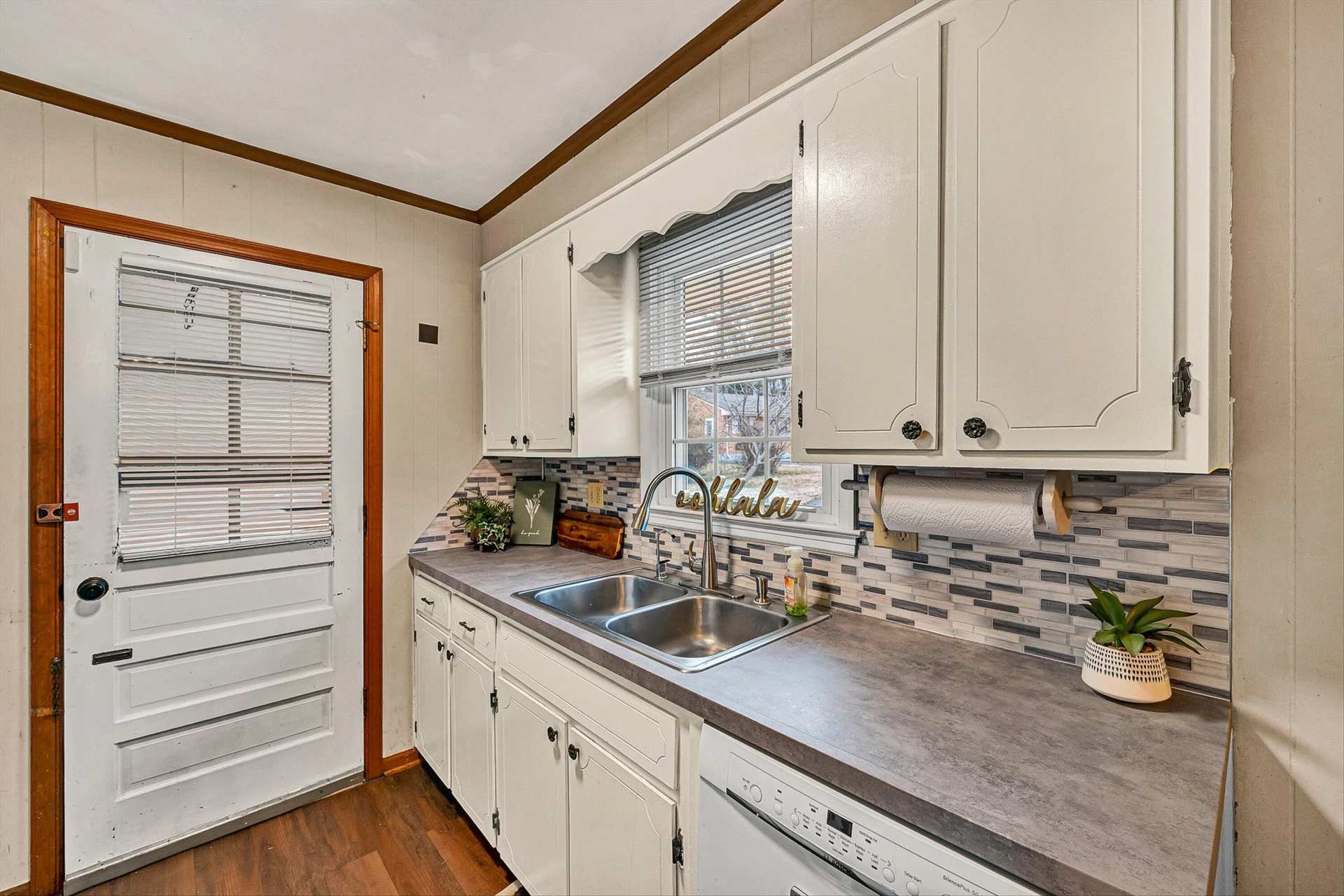 938 Hedgewood DR - Photo 10
