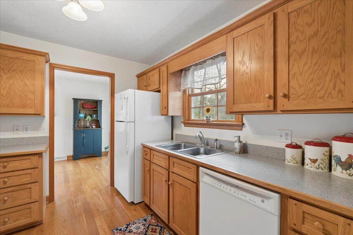 2064 Parker RD - Photo 17