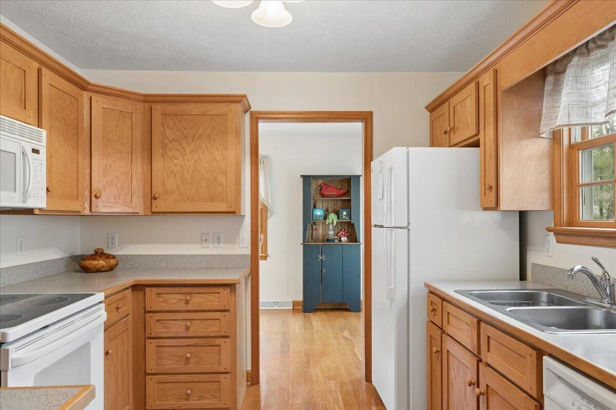 2064 Parker RD - Photo 18
