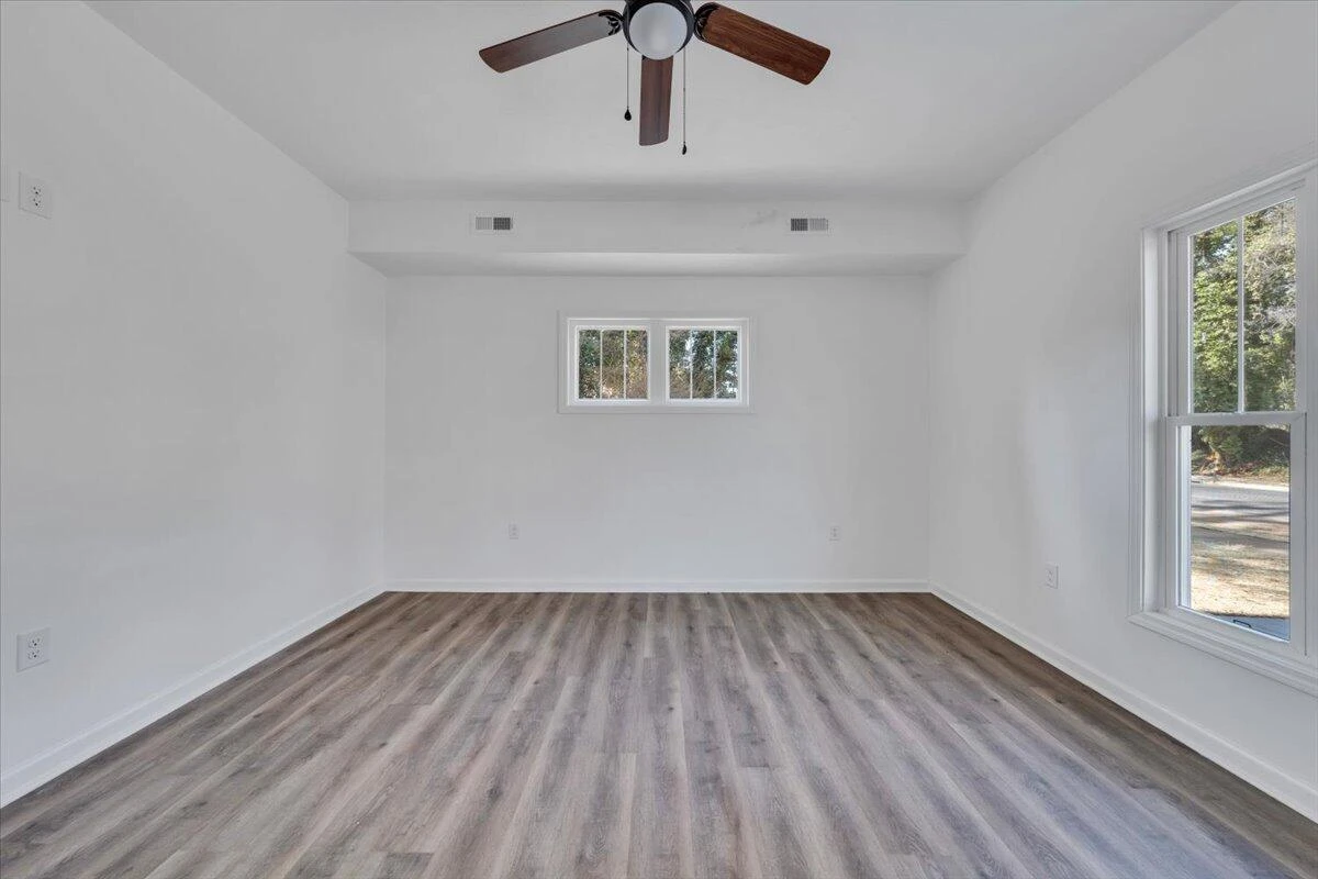 2226 Rutherford AVE - Photo 11