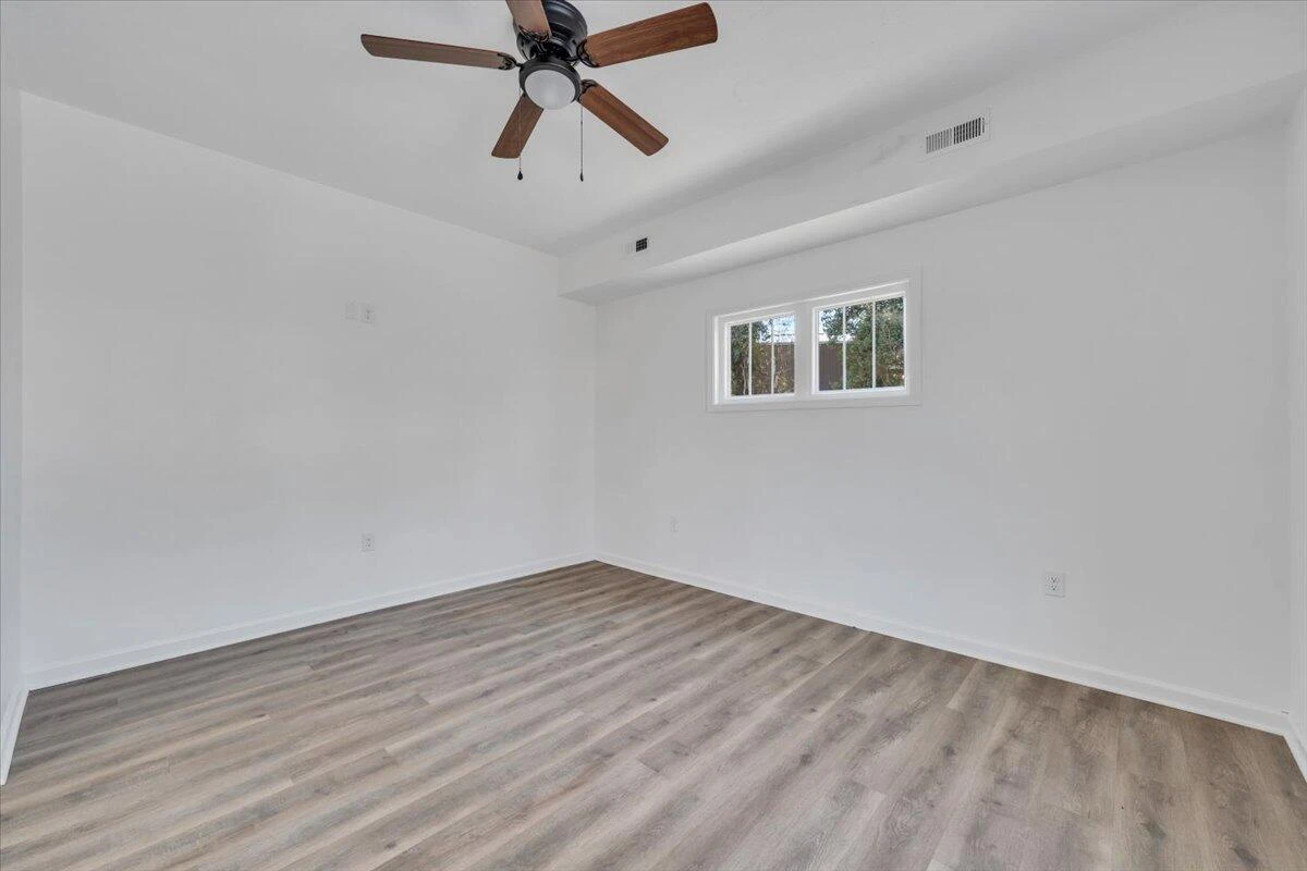 2226 Rutherford AVE - Photo 12