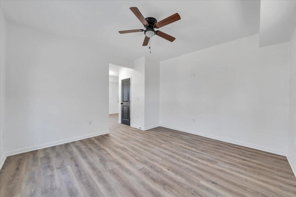 2226 Rutherford AVE - Photo 13