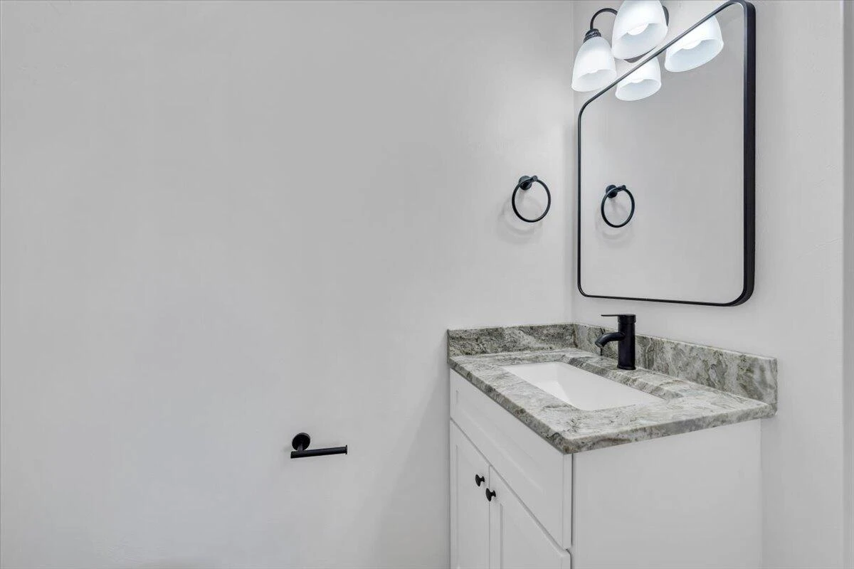 2226 Rutherford AVE - Photo 19