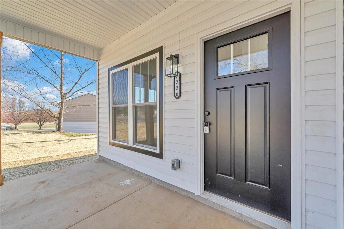 2226 Rutherford AVE - Photo 3