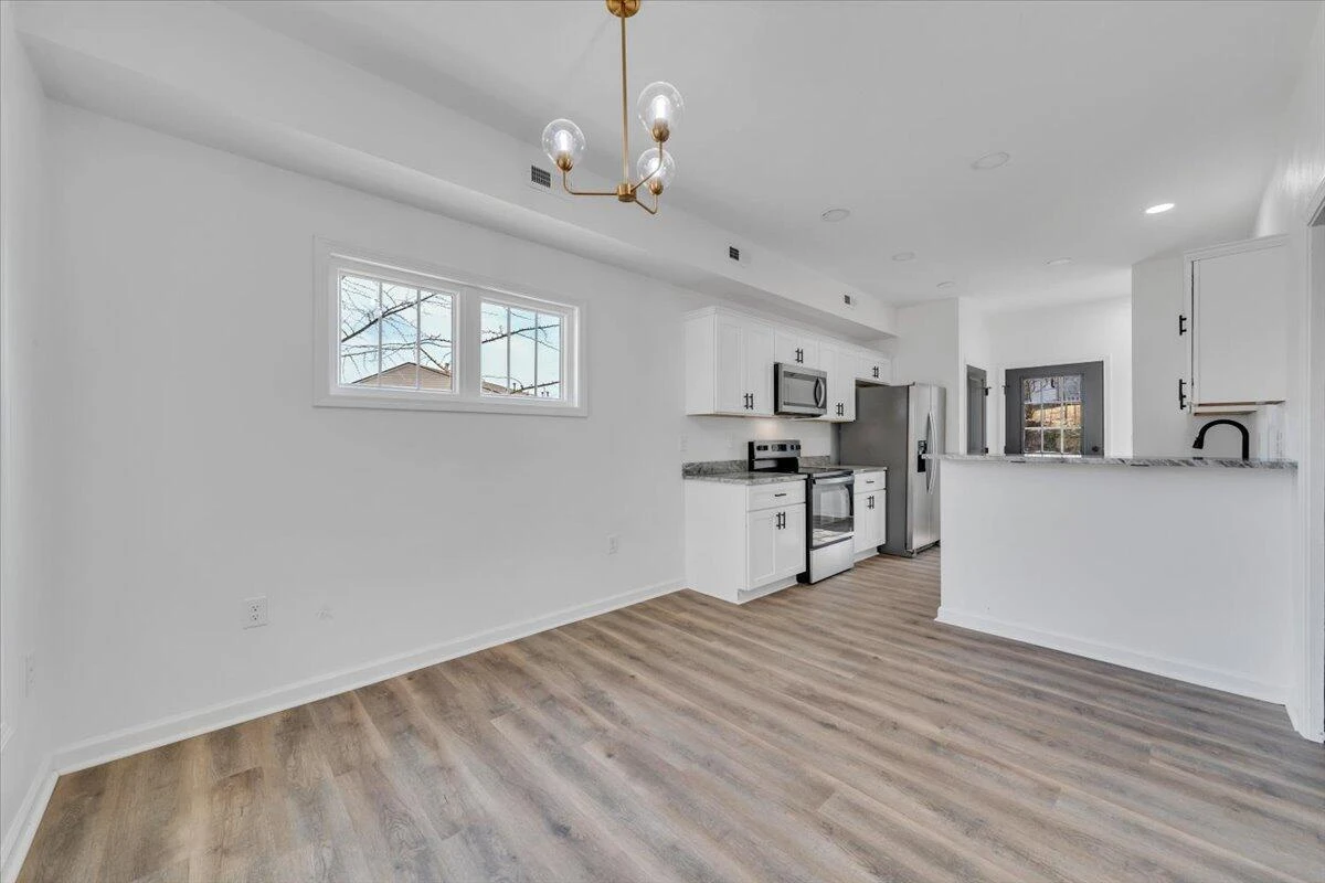 2226 Rutherford AVE - Photo 4