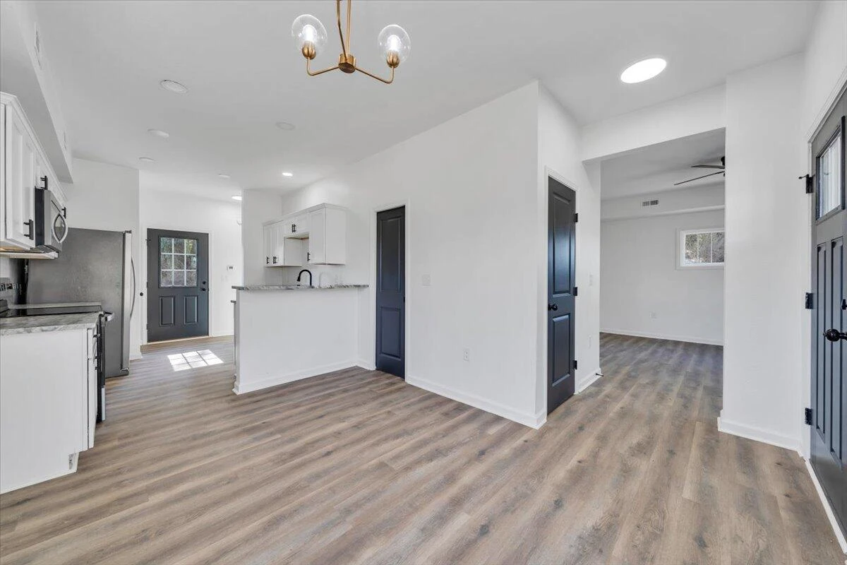 2226 Rutherford AVE - Photo 5