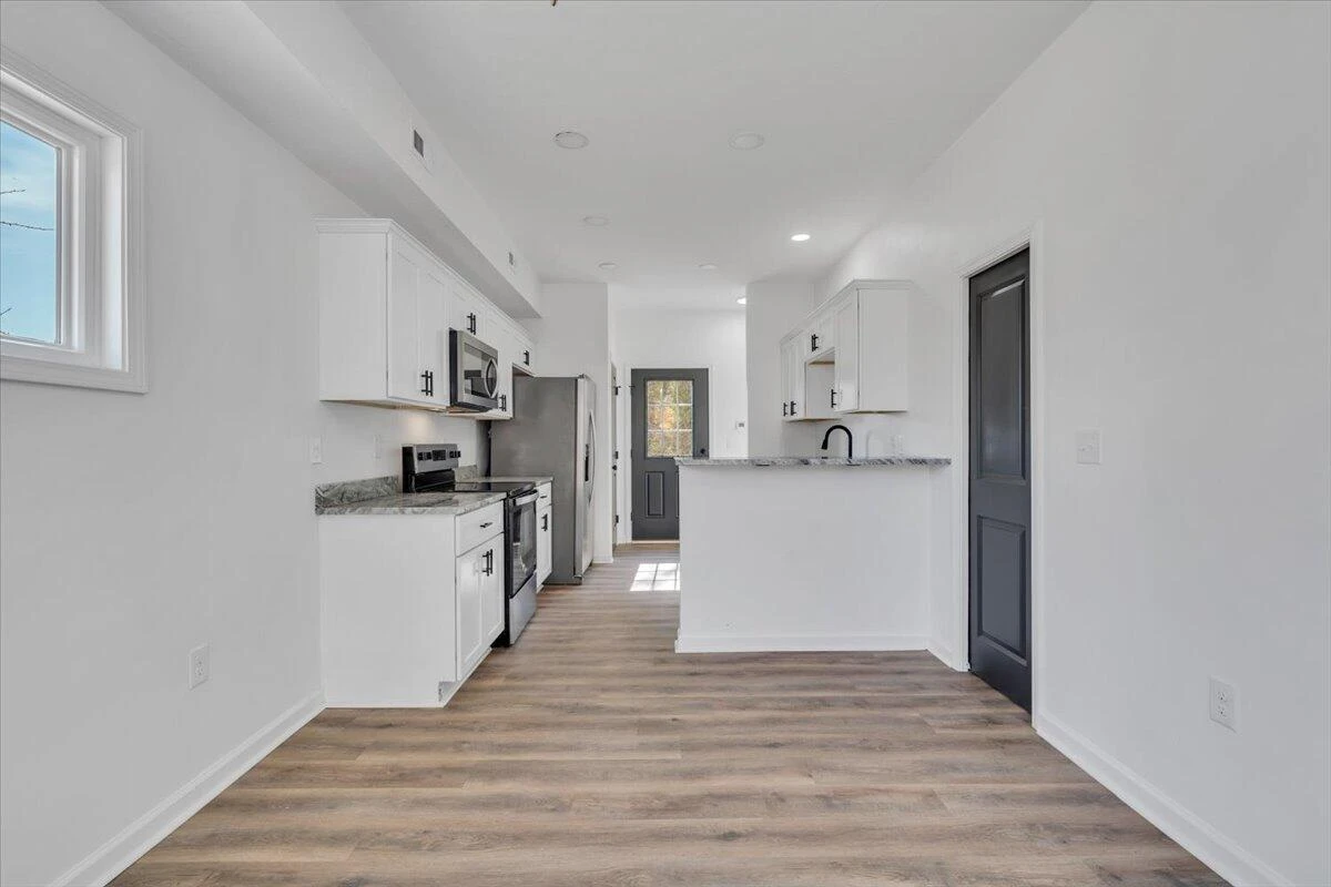 2226 Rutherford AVE - Photo 6