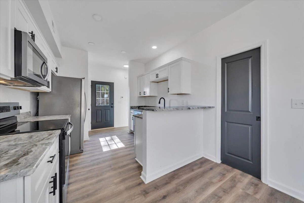 2226 Rutherford AVE - Photo 7