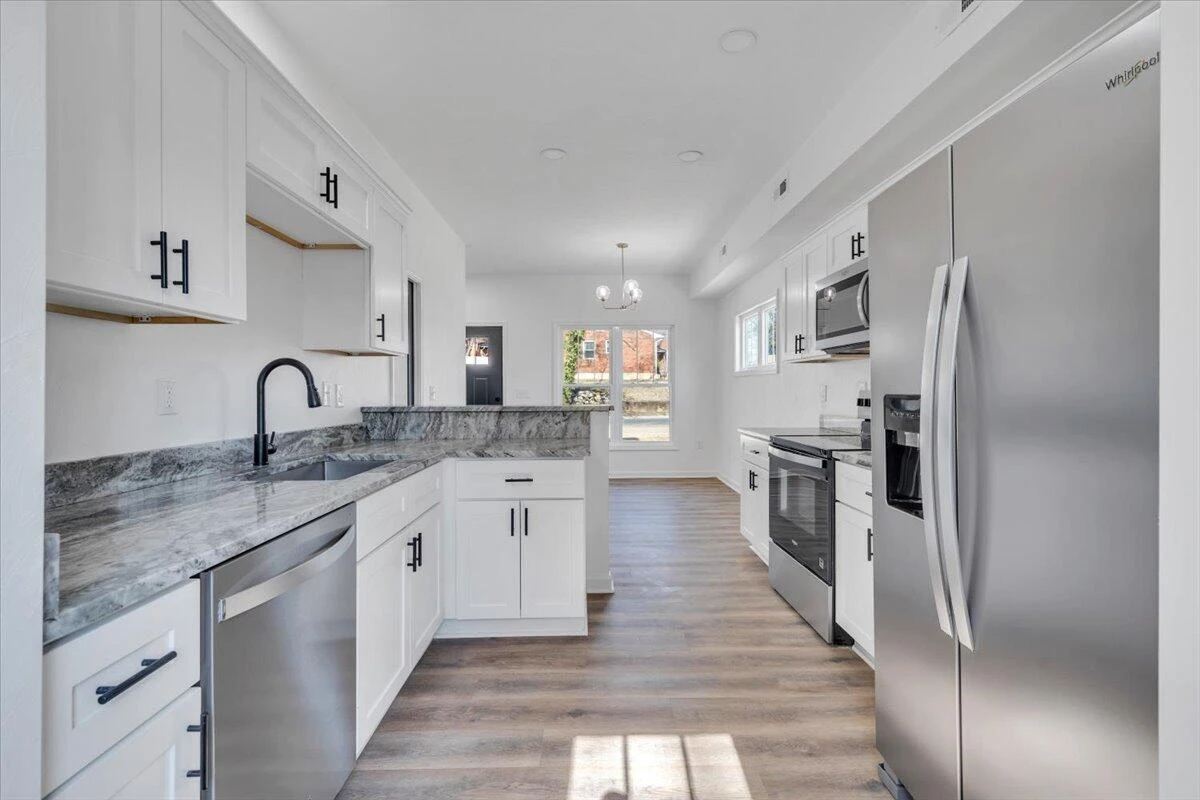 2226 Rutherford AVE - Photo 8