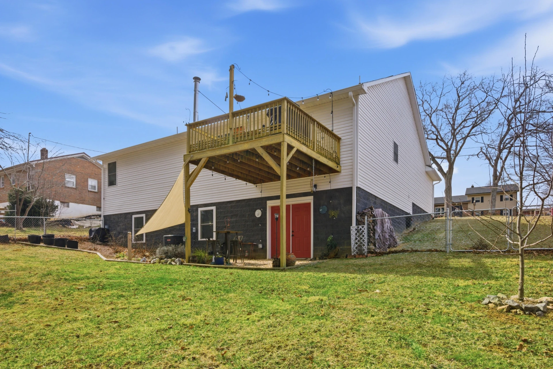 209 Courtland CIR - Photo 10