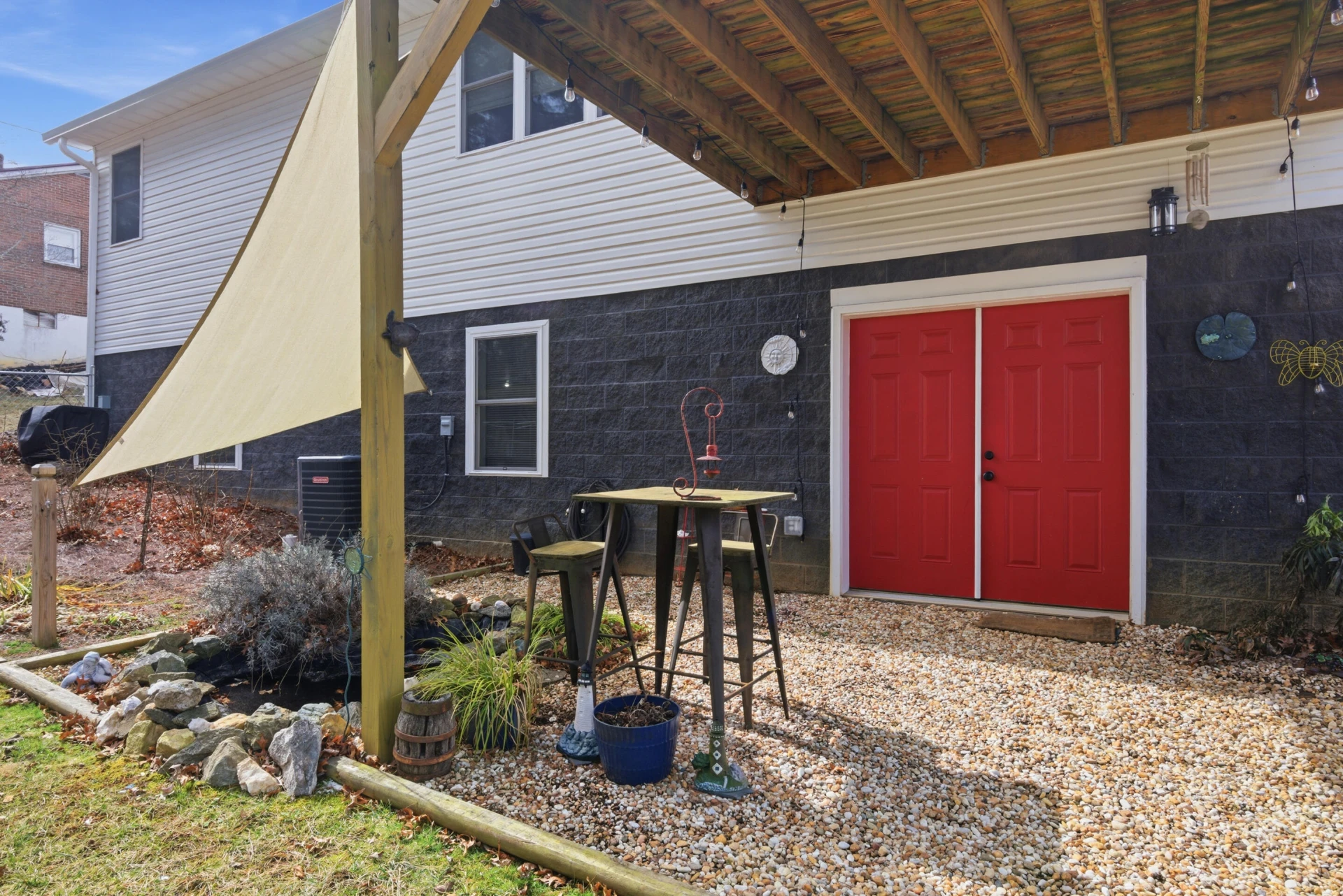 209 Courtland CIR - Photo 11