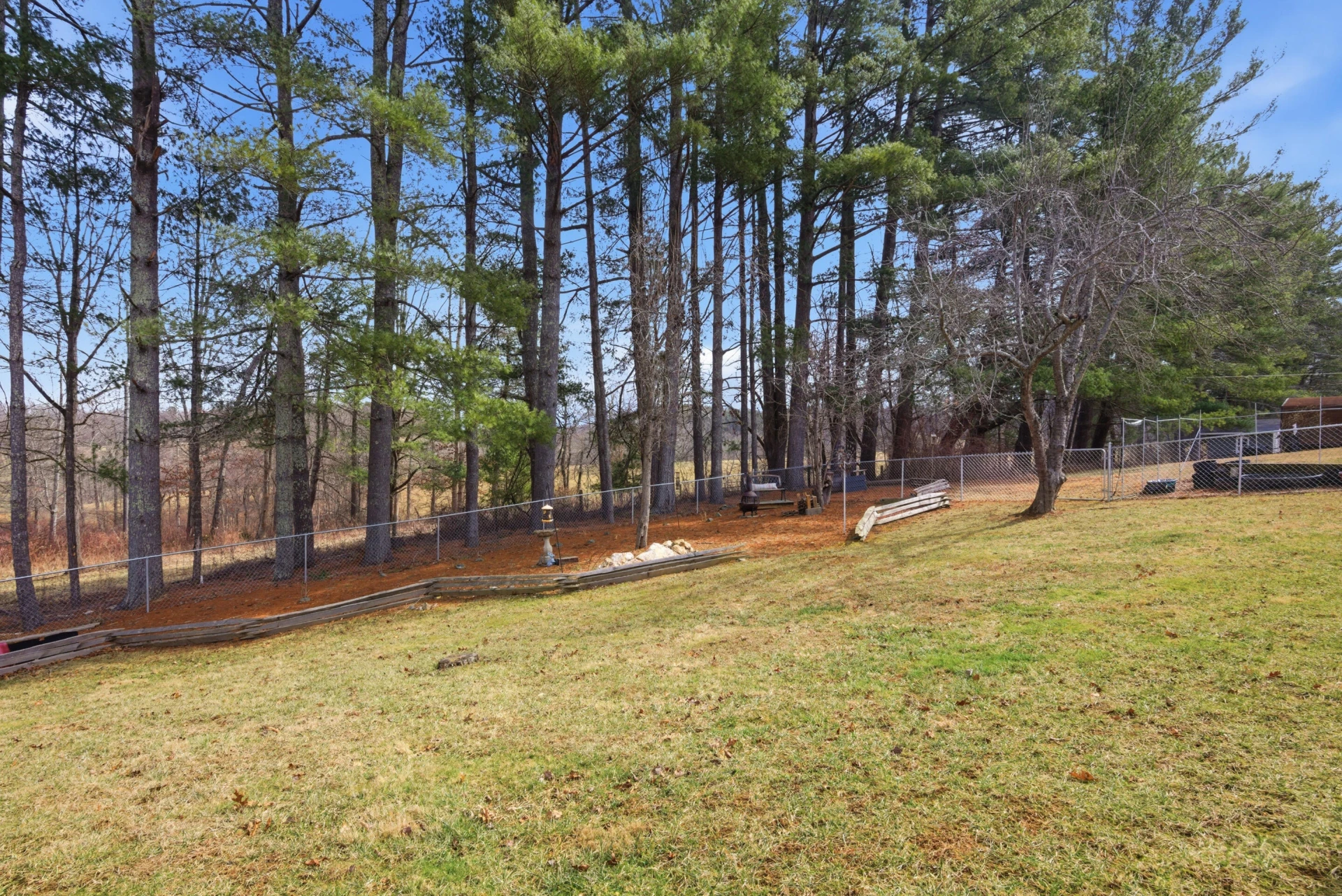 209 Courtland CIR - Photo 12