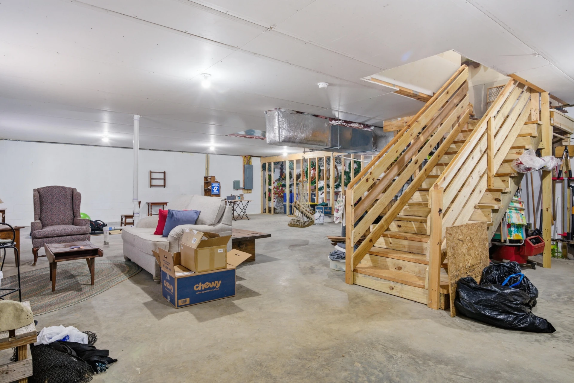 209 Courtland CIR - Photo 28
