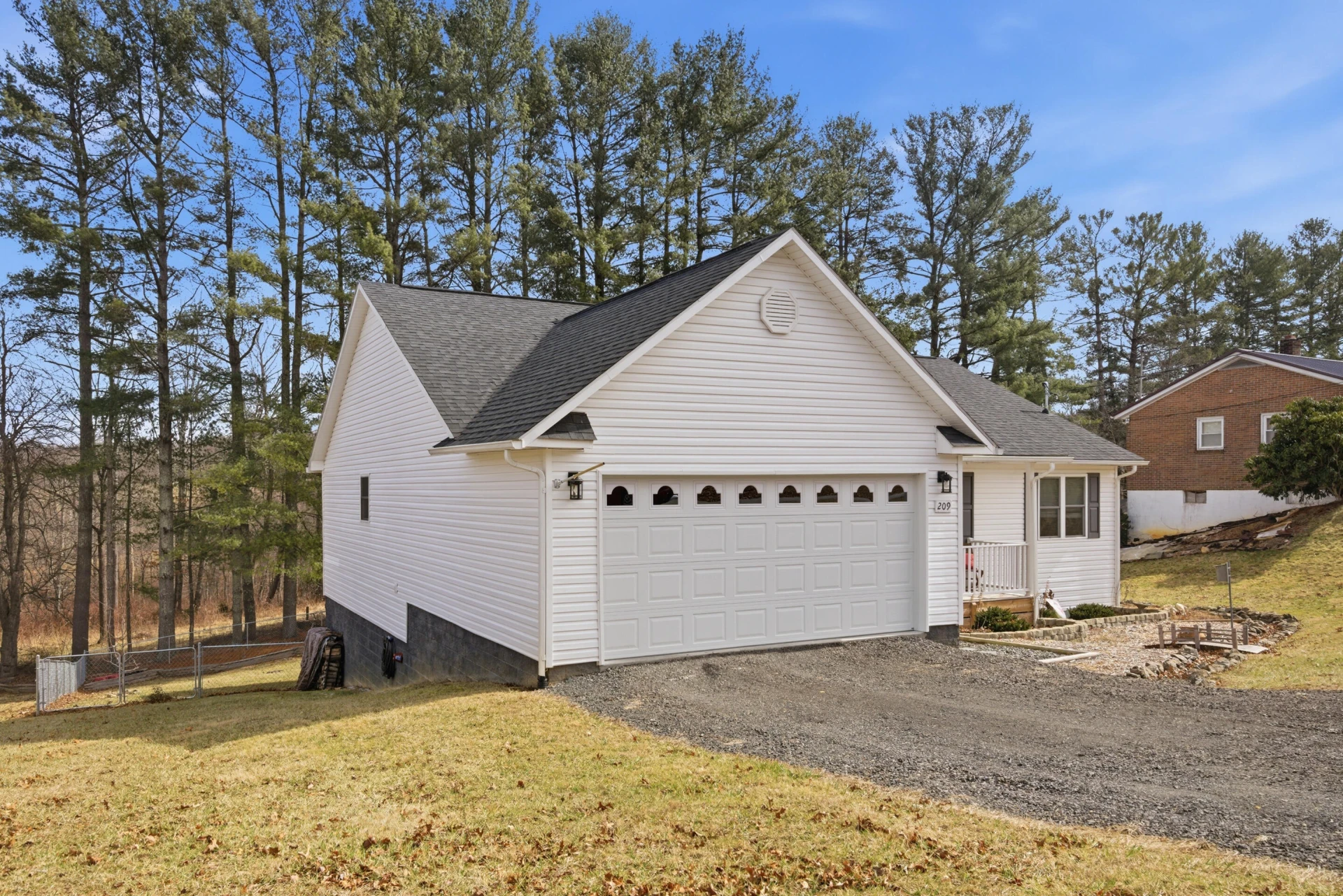 209 Courtland CIR - Photo 31