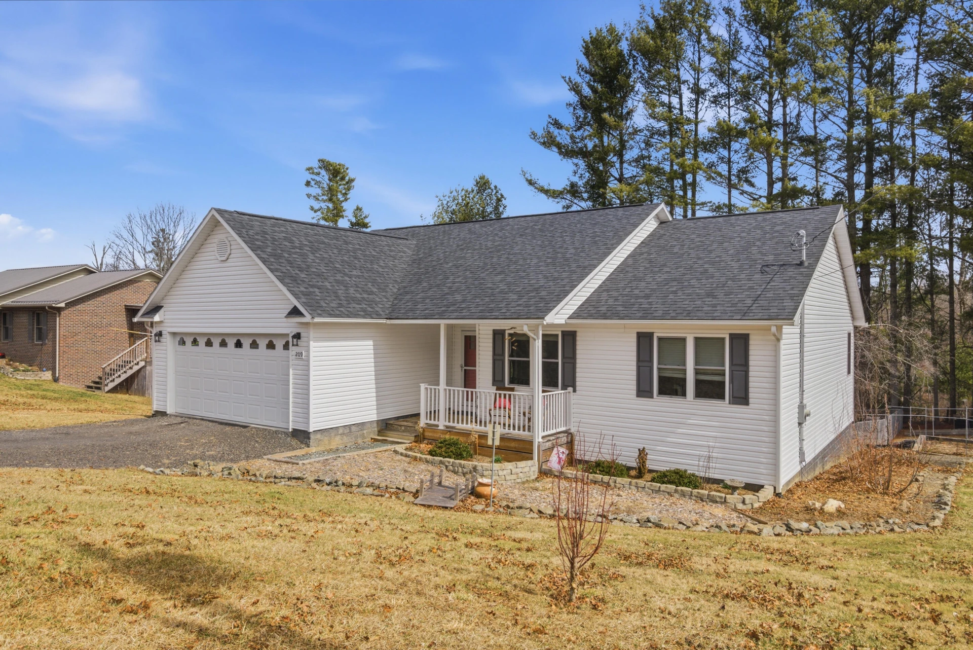 209 Courtland CIR - Photo 32