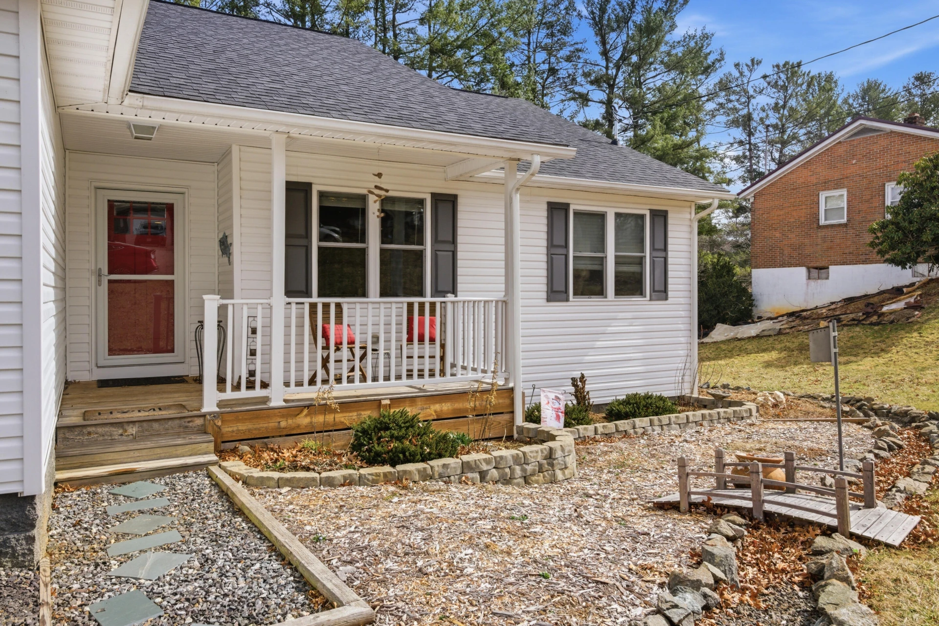 209 Courtland CIR - Photo 34